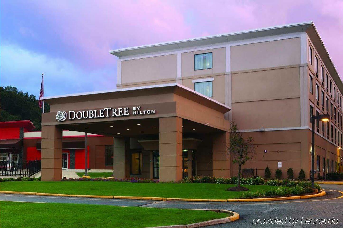 Hotel Doubletree By Hilton Mahwah Exterior foto